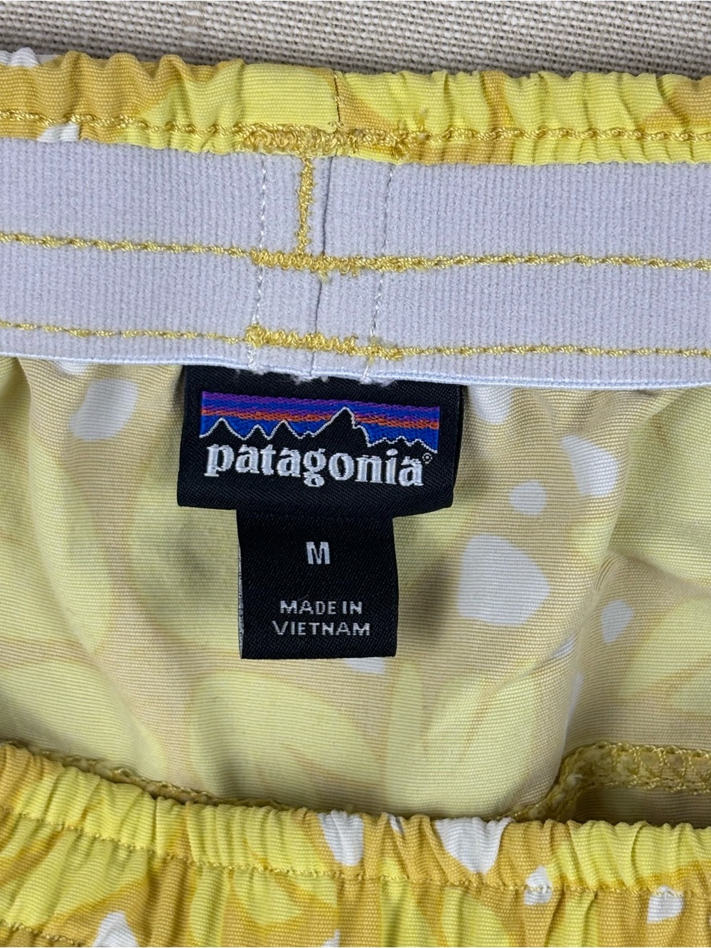 Patagonia Baggies Floral Yellow Nylon Shorts Women’s Medium 4.5” Inseam - Picture 2 of 6